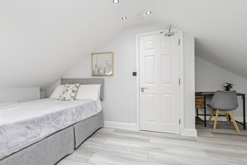 Room Melville Road in Coventry