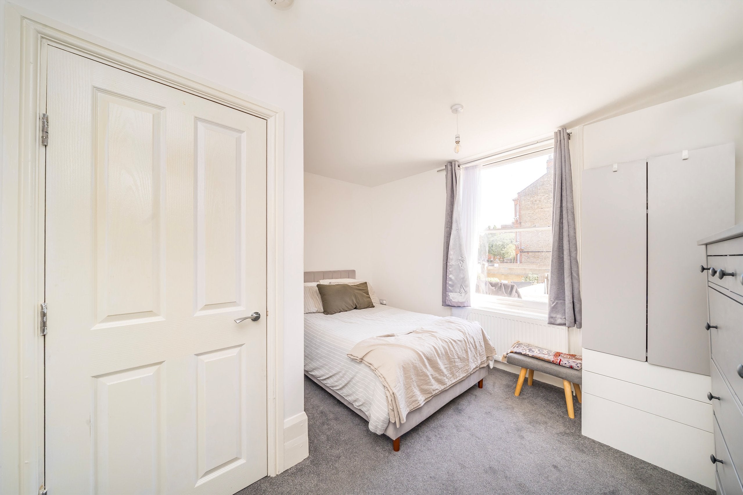 Flat Clapham Road in Greater London