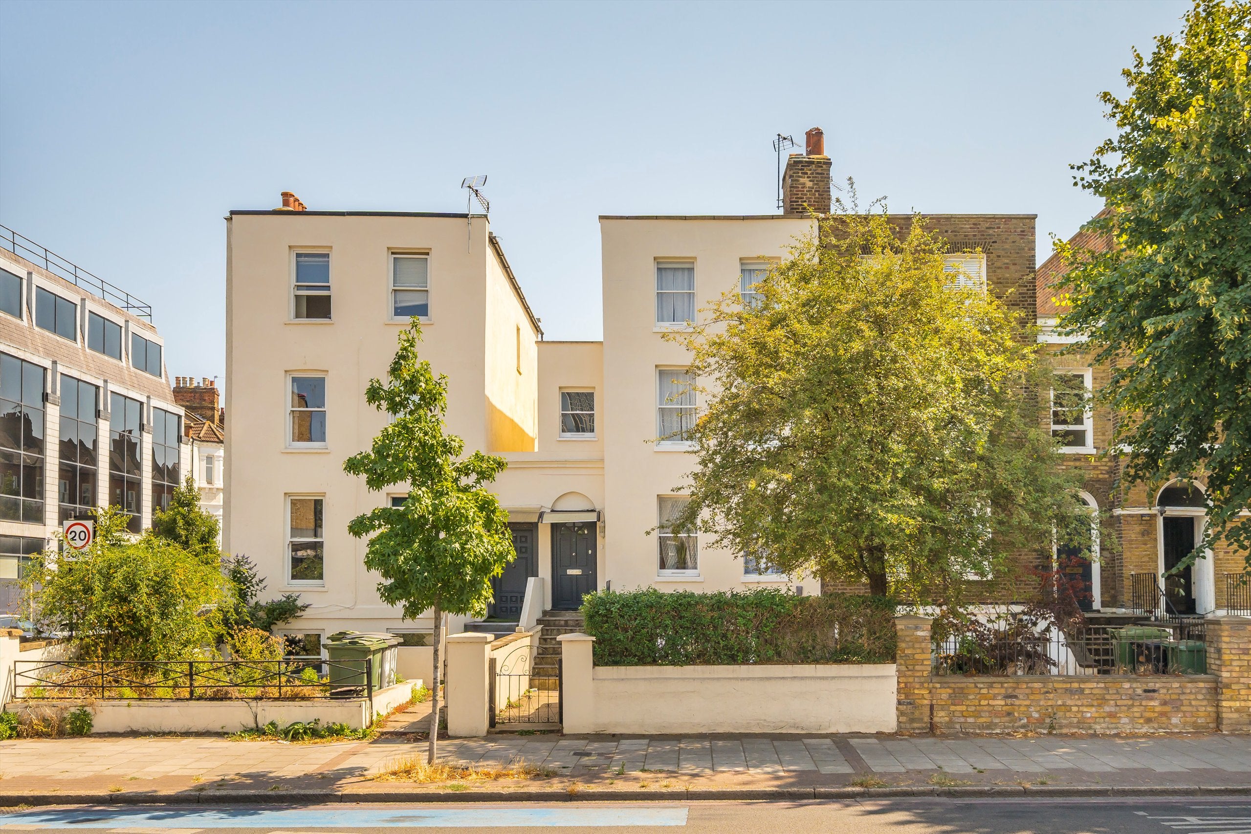 Flat Clapham Road in Greater London