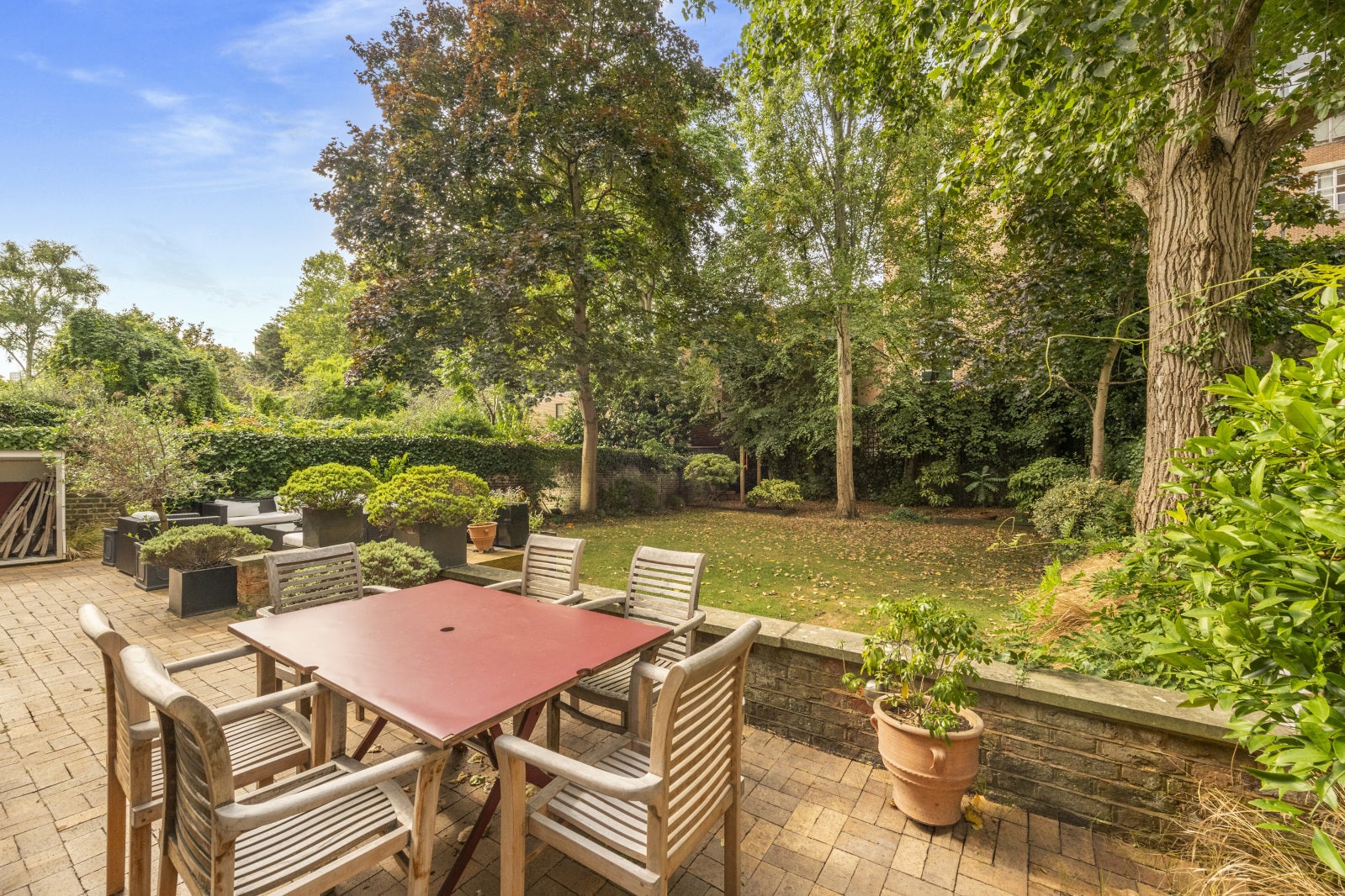 House Hamilton Terrace in City of Westminster