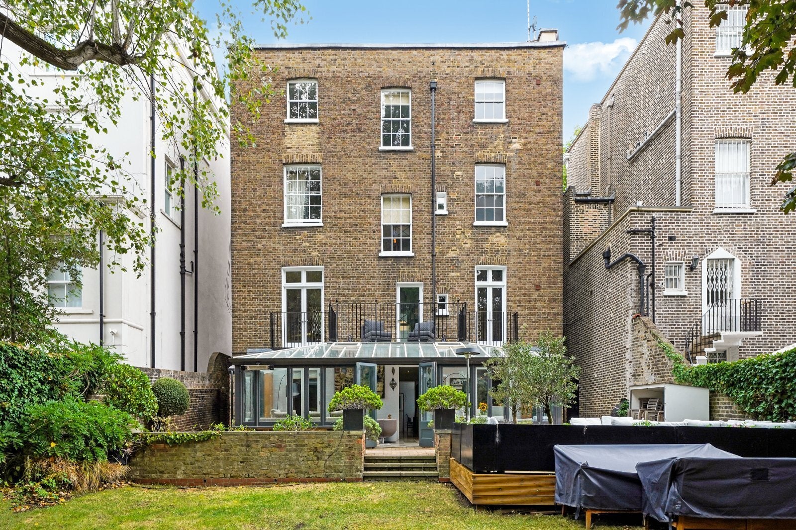 House Hamilton Terrace in City of Westminster
