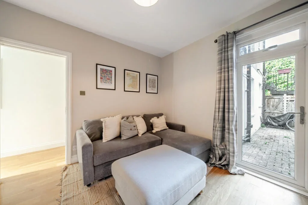 Flat Kingston Road in Greater London