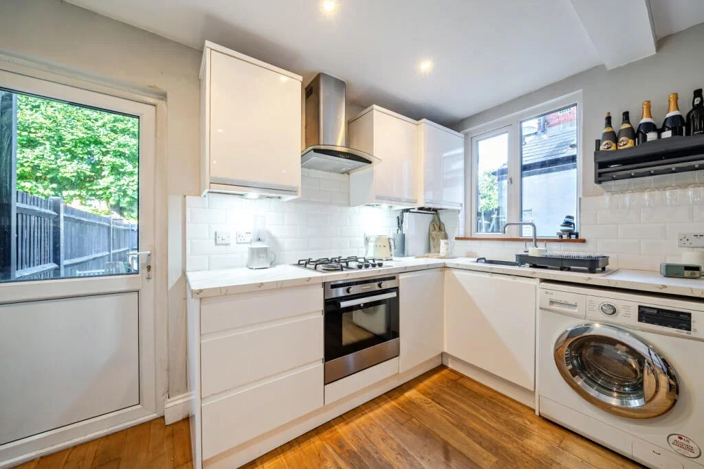 Flat Kingston Road in Greater London