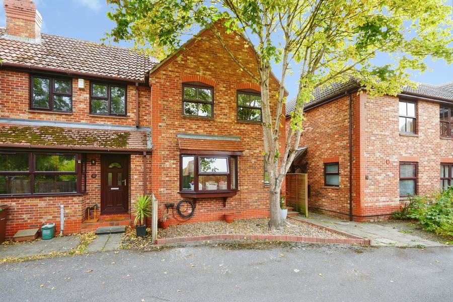House Chestnut Avenue in Radley