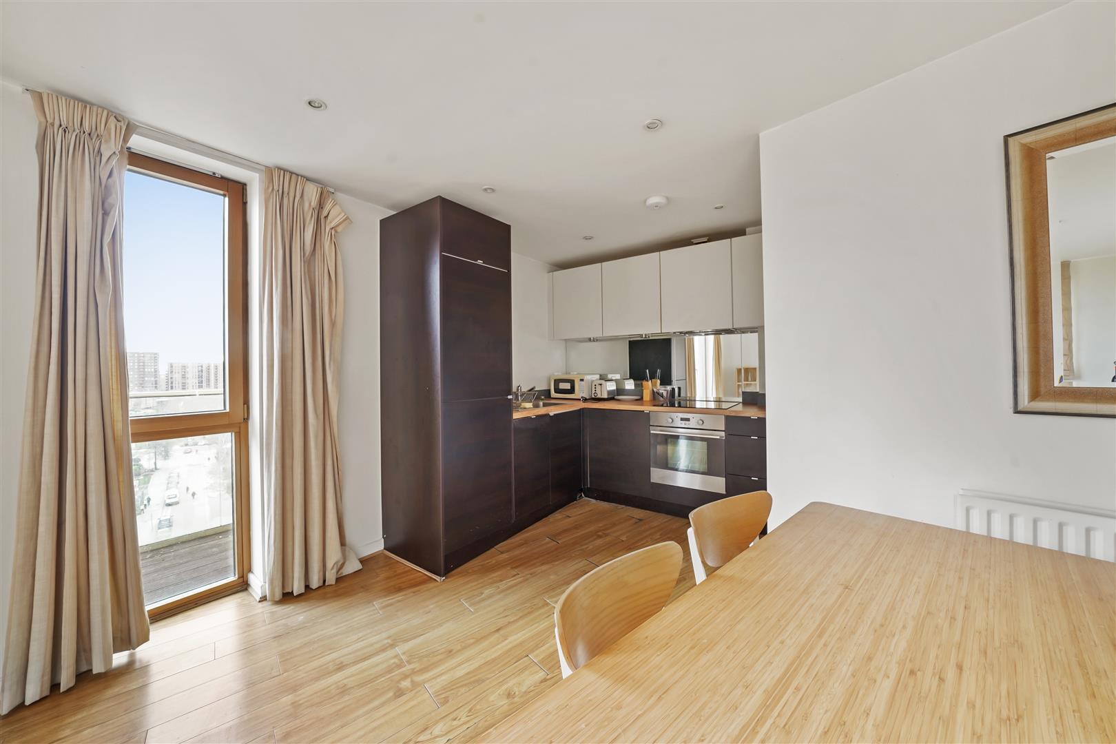 Flat Clockhouse Avenue in Greater London