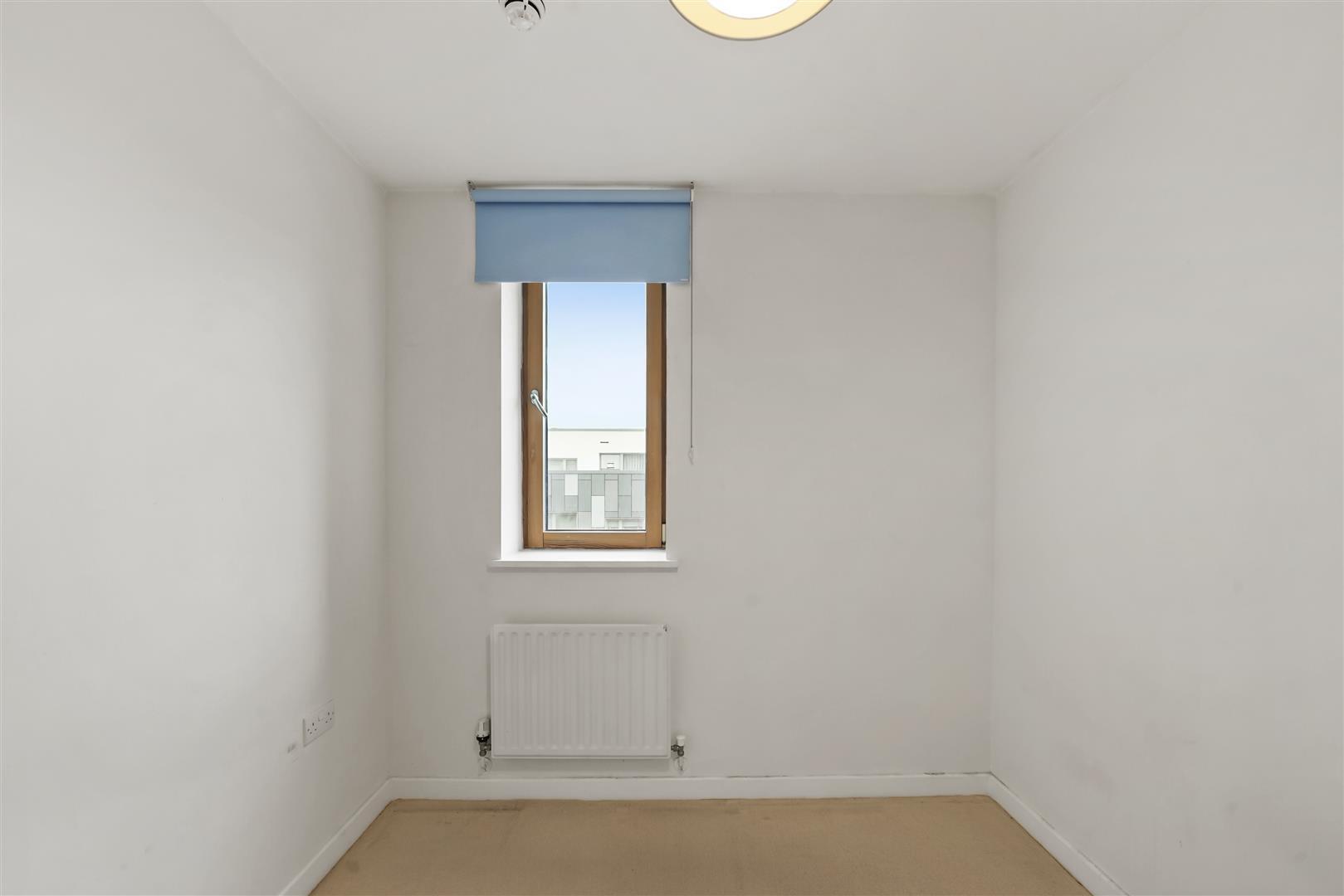 Flat Clockhouse Avenue in Greater London