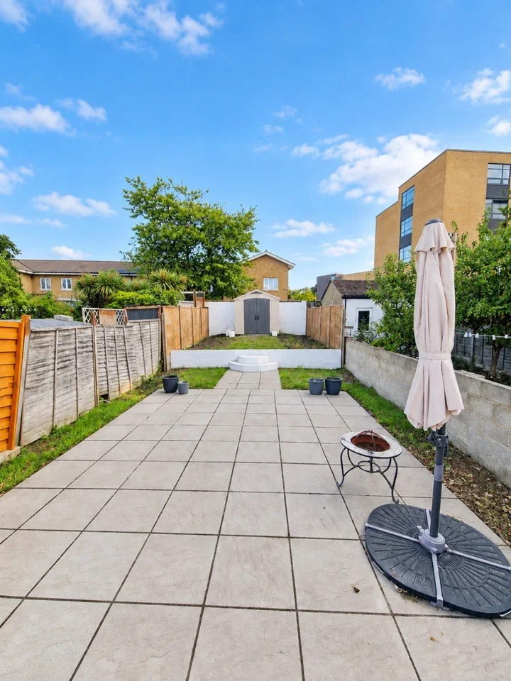 Room Denzil Road in Greater London