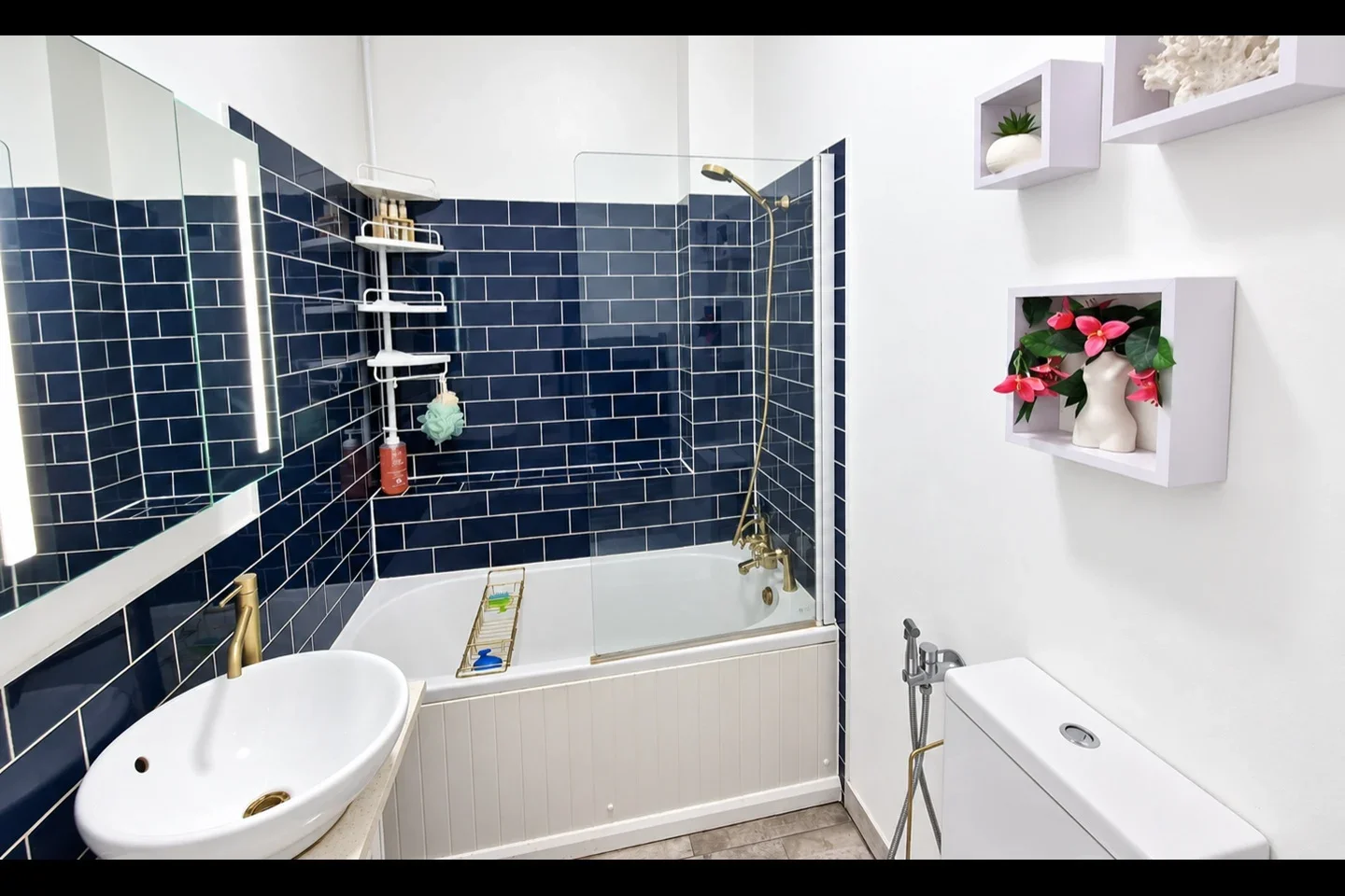 Room Denzil Road in Greater London