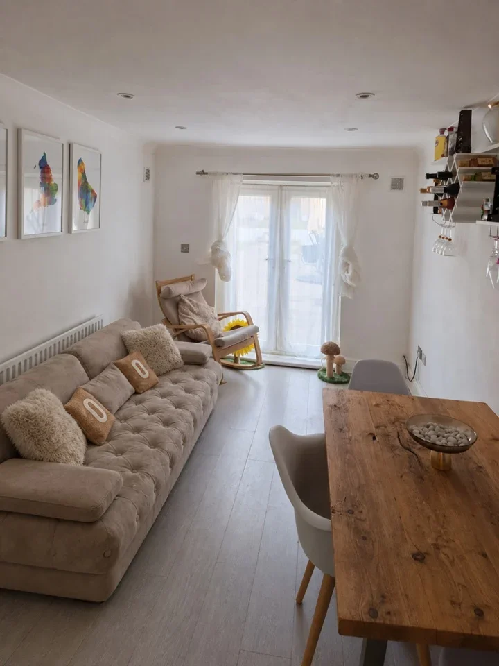 Room Denzil Road in Greater London