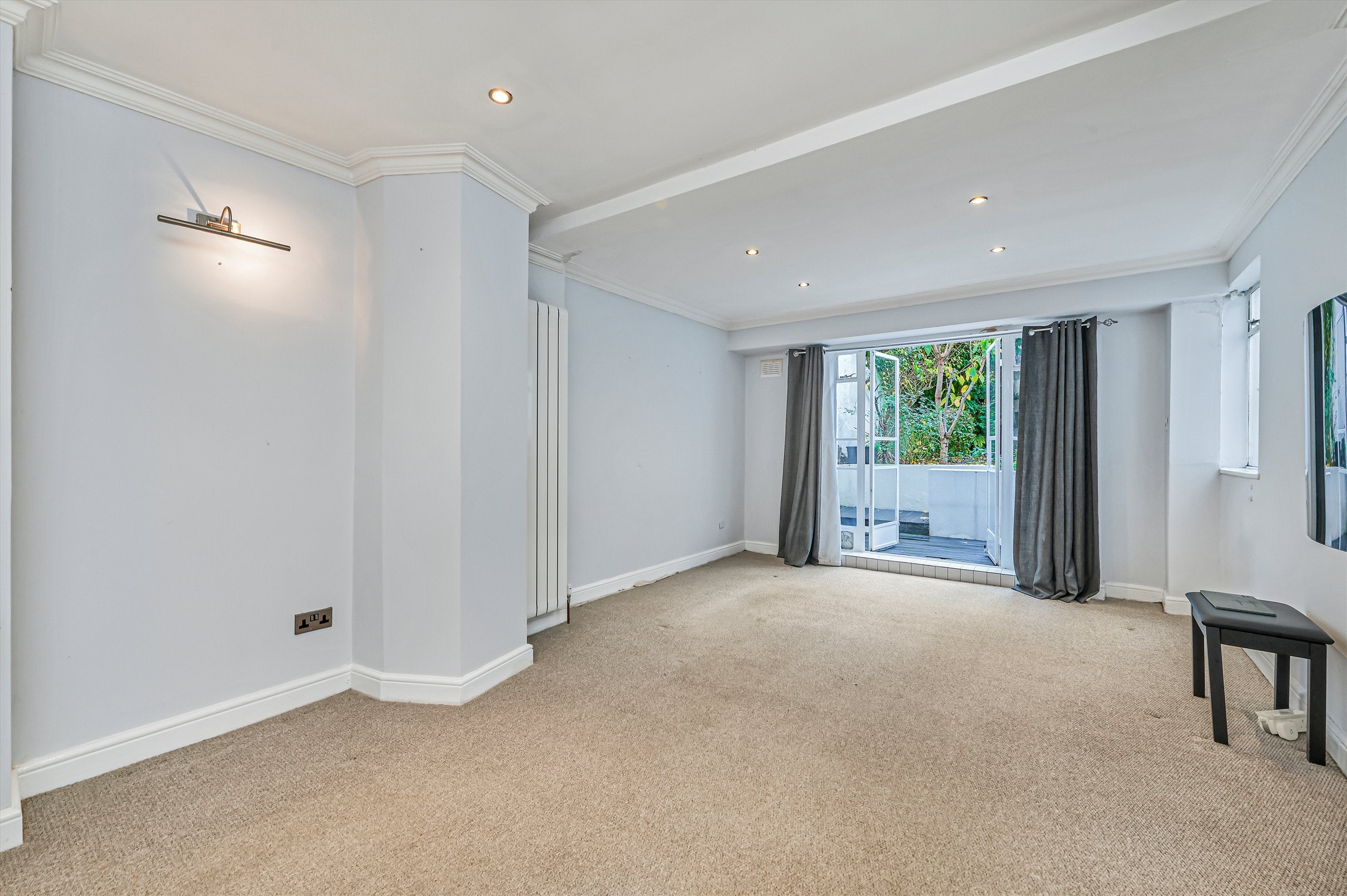 Flat Kennington Park Road in Greater London