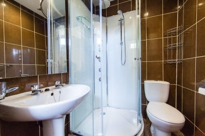Flat Broomfield Place in Leeds