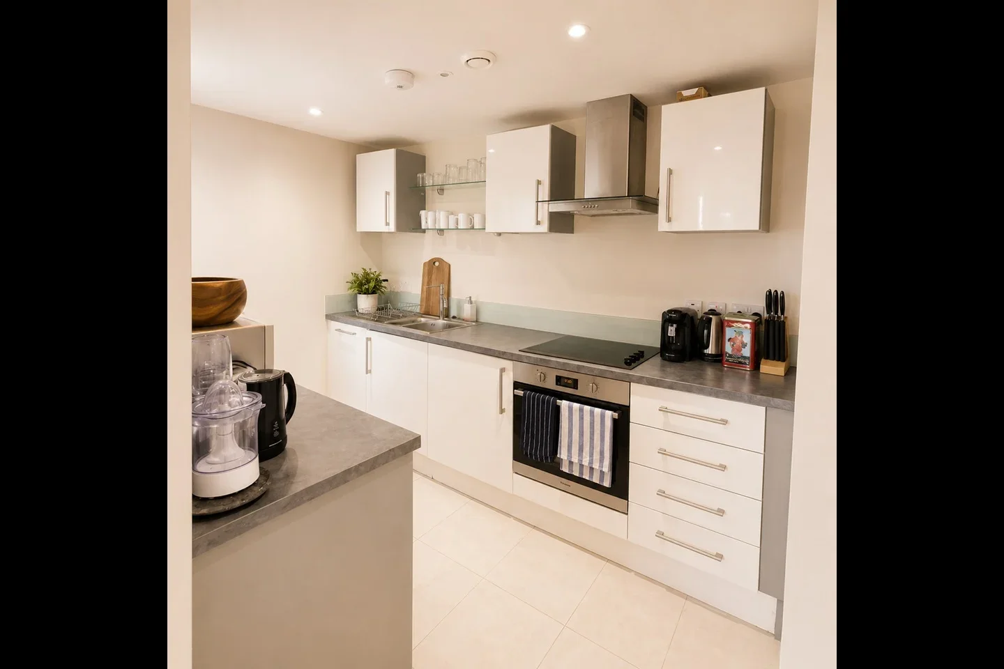 Flat Bacon Street in Greater London