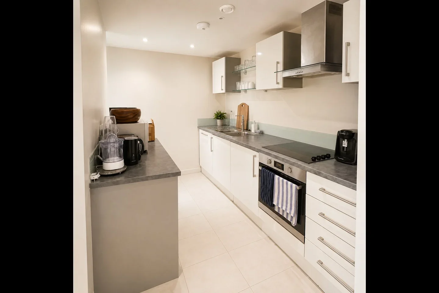 Flat Bacon Street in Greater London