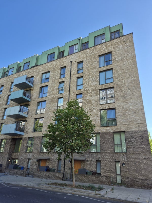 Flat Thurlow Street in Greater London