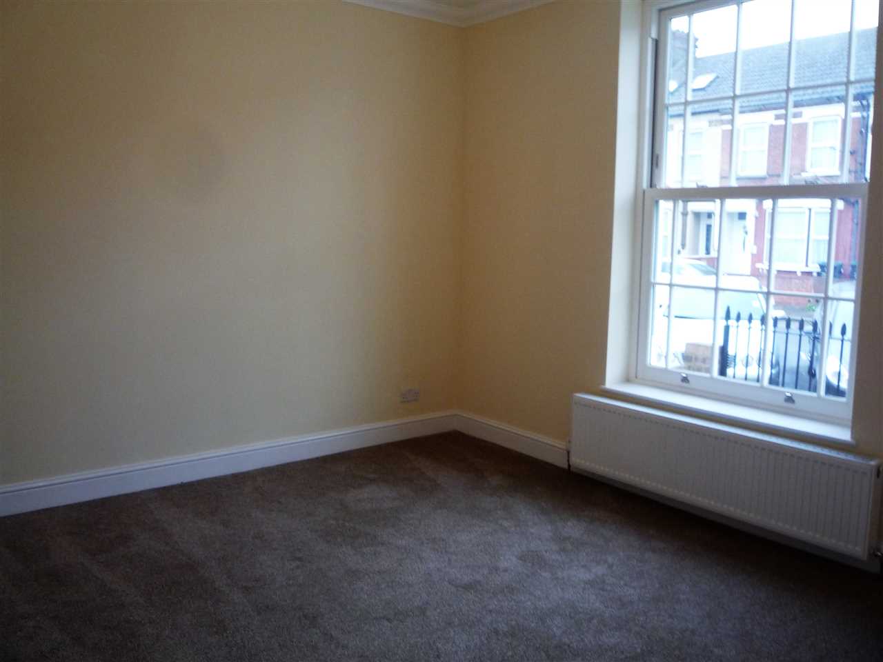 Flat Royal Pier Road in Gravesham