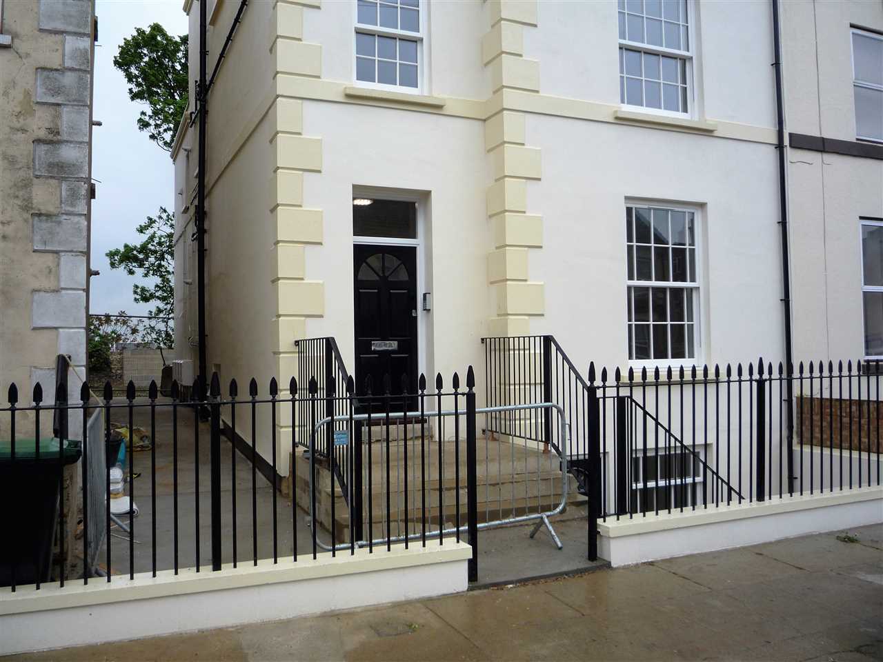 Flat Royal Pier Road in Gravesham