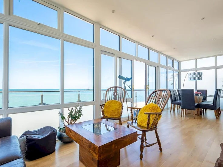 Flat Spa Esplanade in Canterbury
