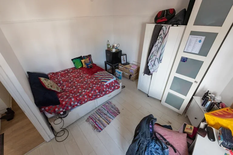 Flat Hendale Avenue in Greater London