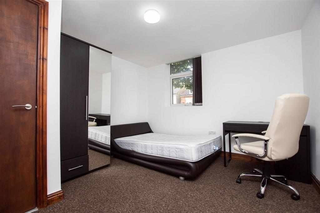 Flat Tiverton Road in Birmingham