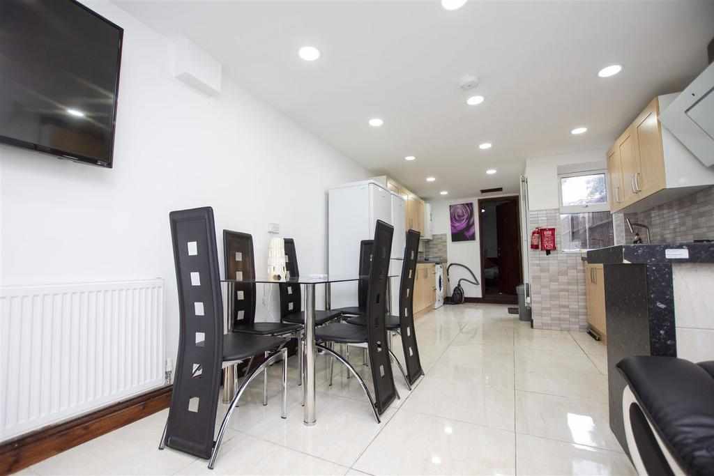 Flat Tiverton Road in Birmingham