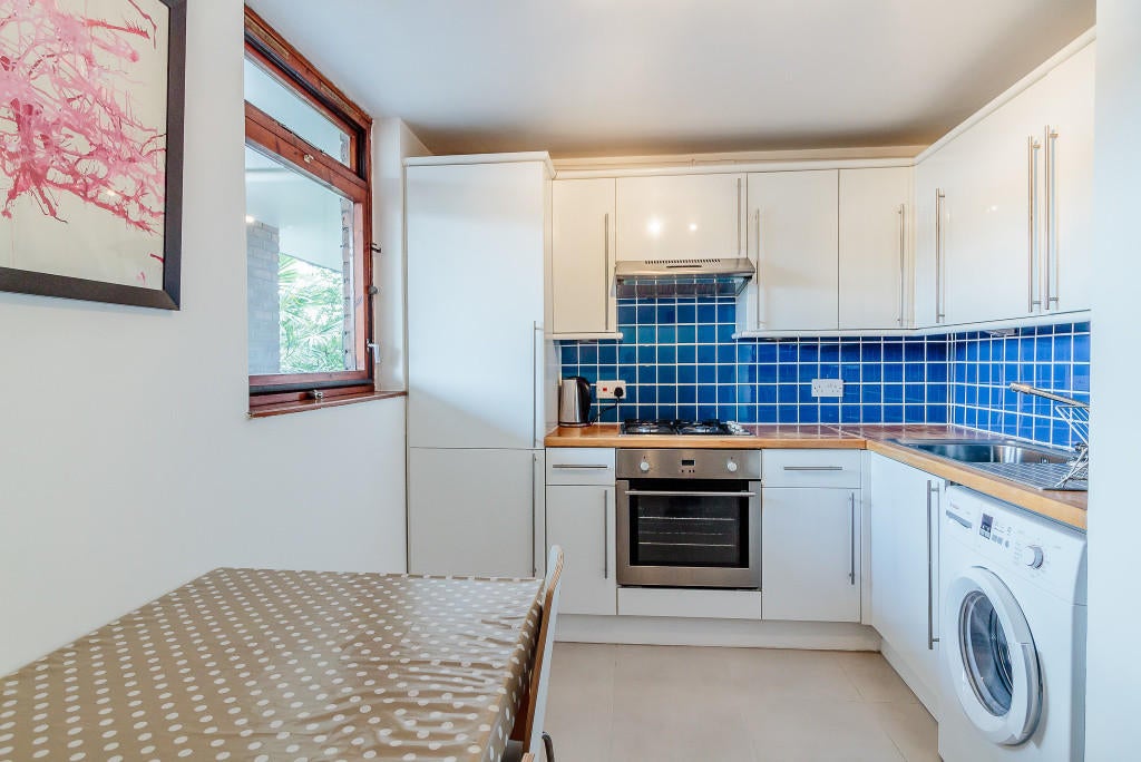 Flat Rainville Road in Greater London