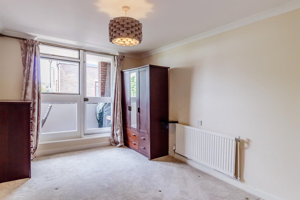 Flat Rainville Road in Greater London