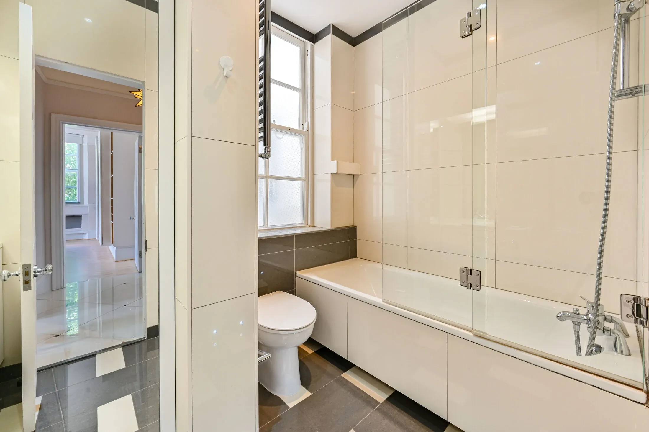 Flat Old Brompton Road in Greater London