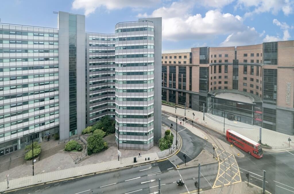 Flat Wellesley Road in Greater London