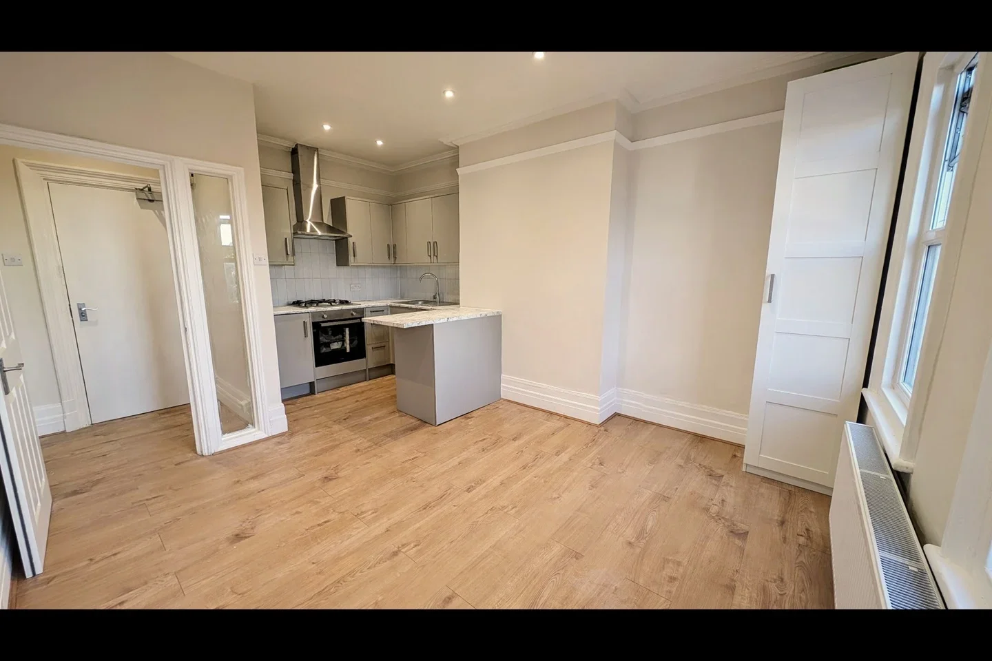 Flat Hindes Road in Greater London