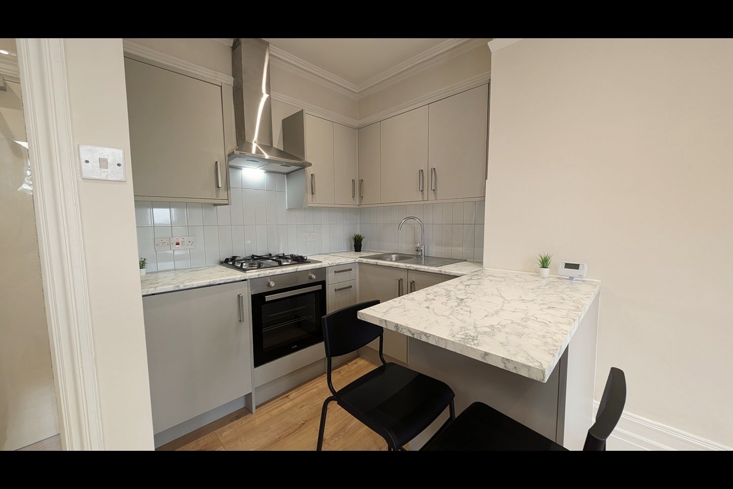 Flat Hindes Road in Greater London