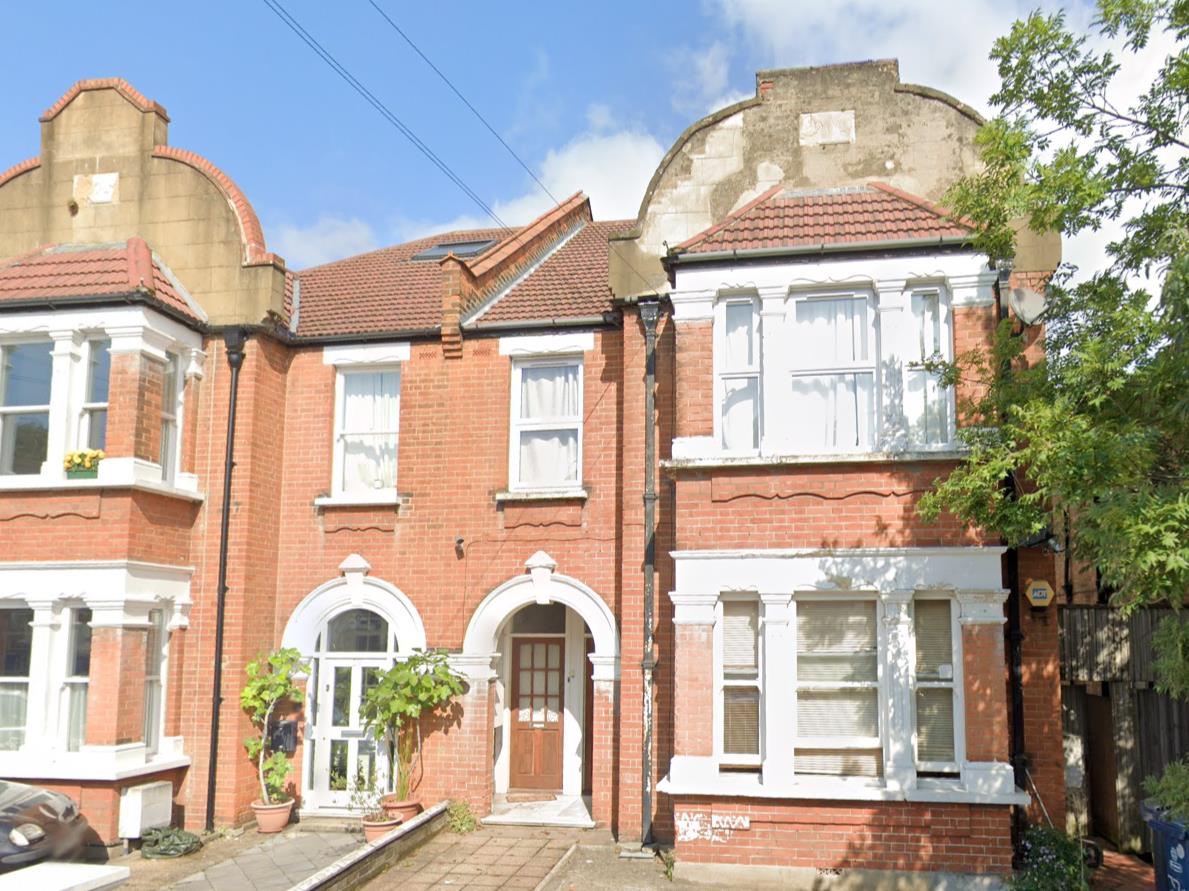 Flat Hindes Road in Greater London