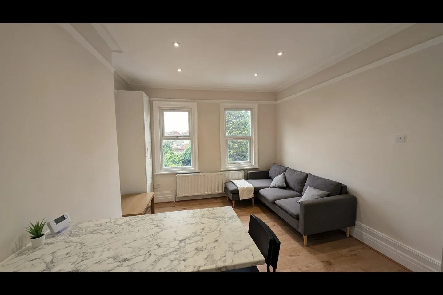 Flat Hindes Road in Greater London