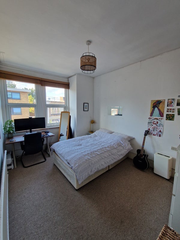 Room Hermitage Road in Greater London