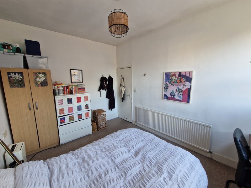 Room Hermitage Road in Greater London