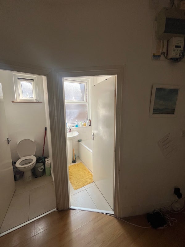 Room Hermitage Road in Greater London