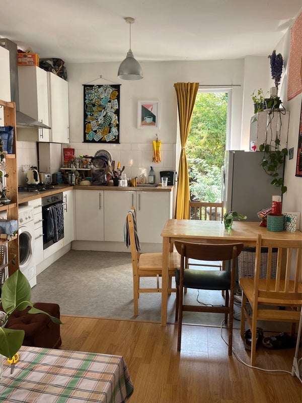 Room Hermitage Road in Greater London