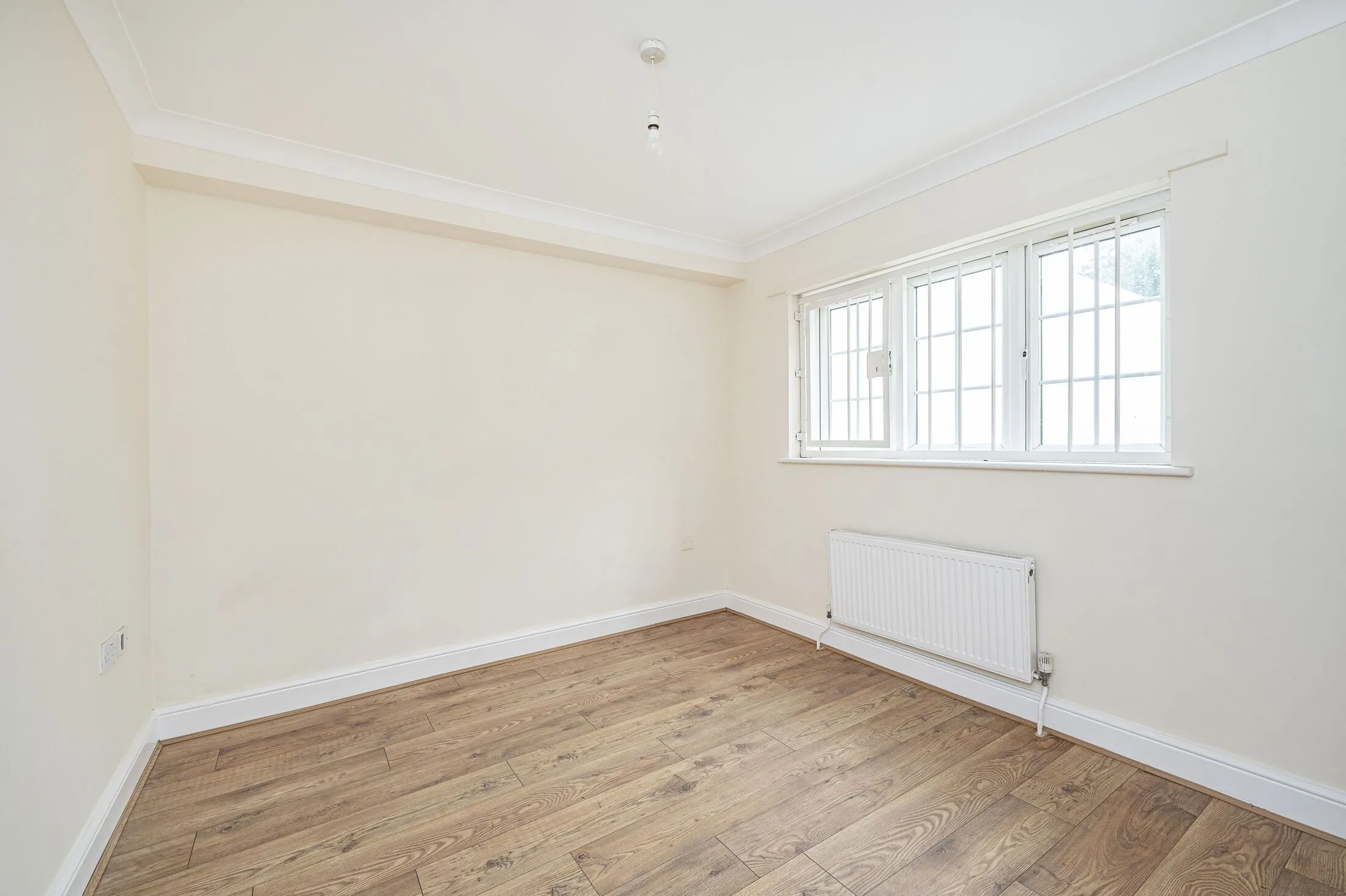 Flat Boreham Close in Greater London