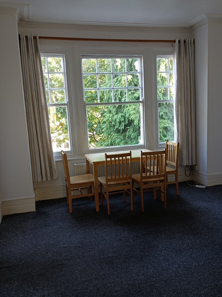 Flat Grovelands Road in Greater London