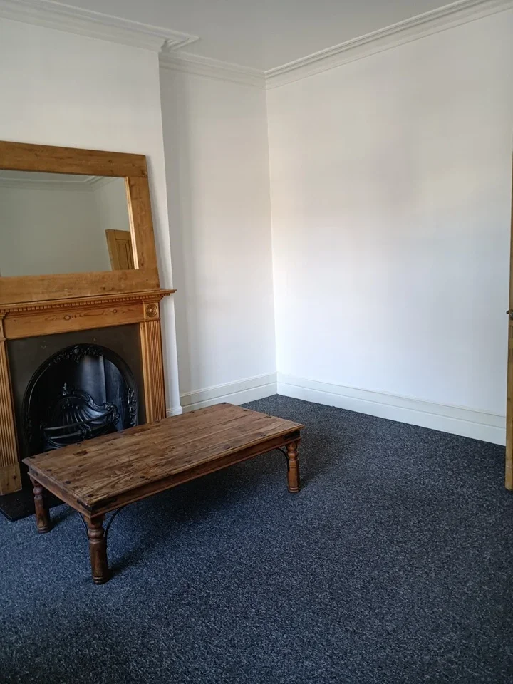 Flat Grovelands Road in Greater London