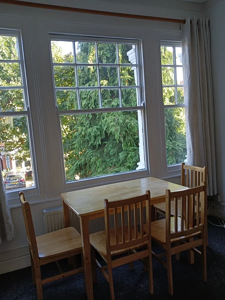 Flat Grovelands Road in Greater London