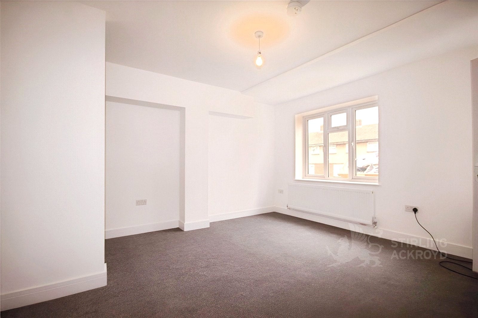 Room Applegarth Avenue in Guildford