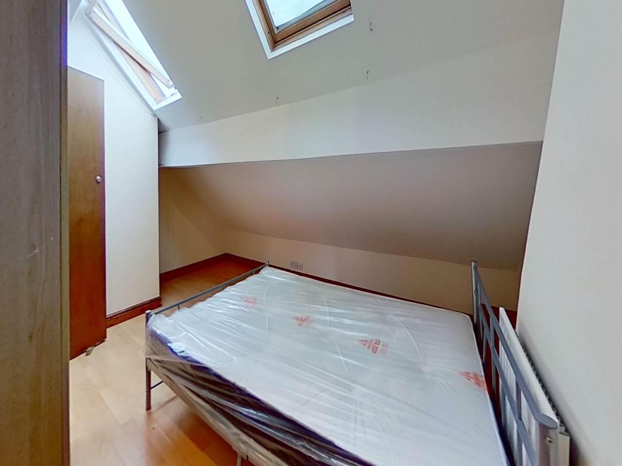 Flat Dalcross Street in Cardiff