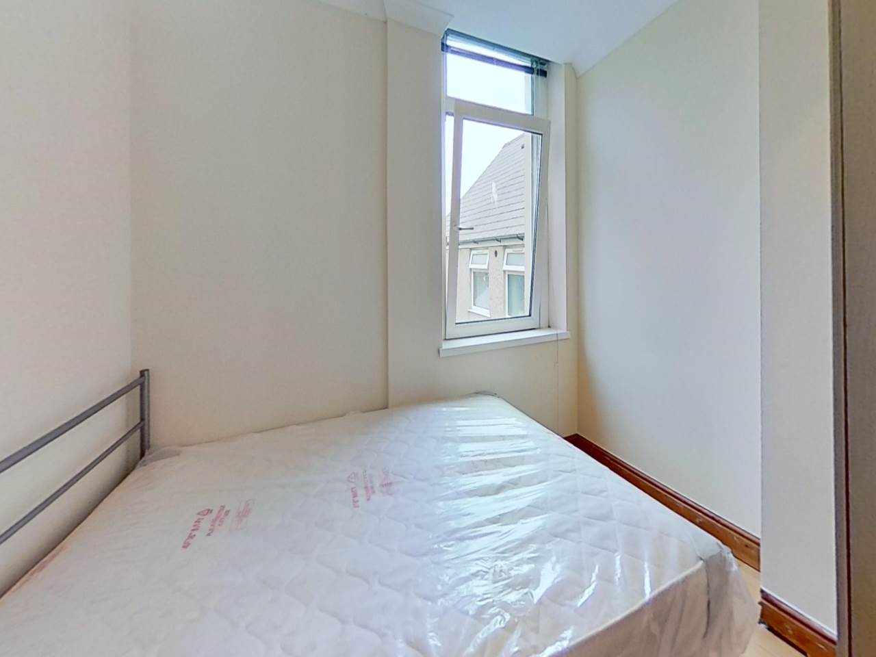 Flat Dalcross Street in Cardiff