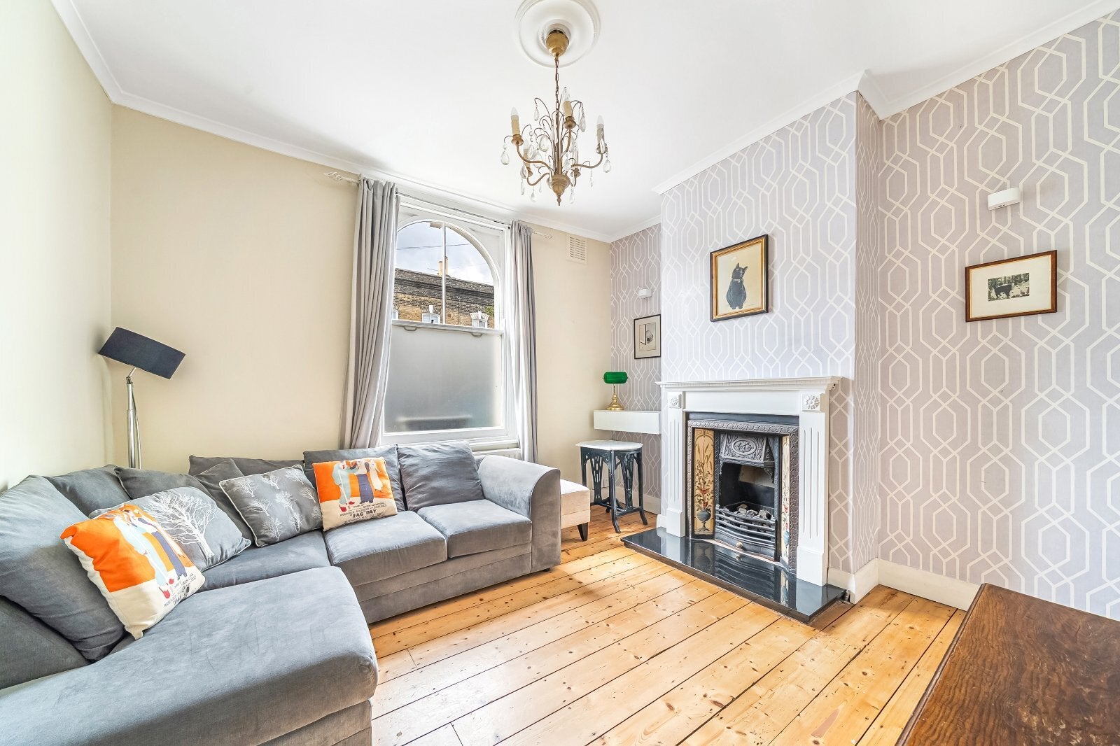 Flat Reverdy Road in Greater London