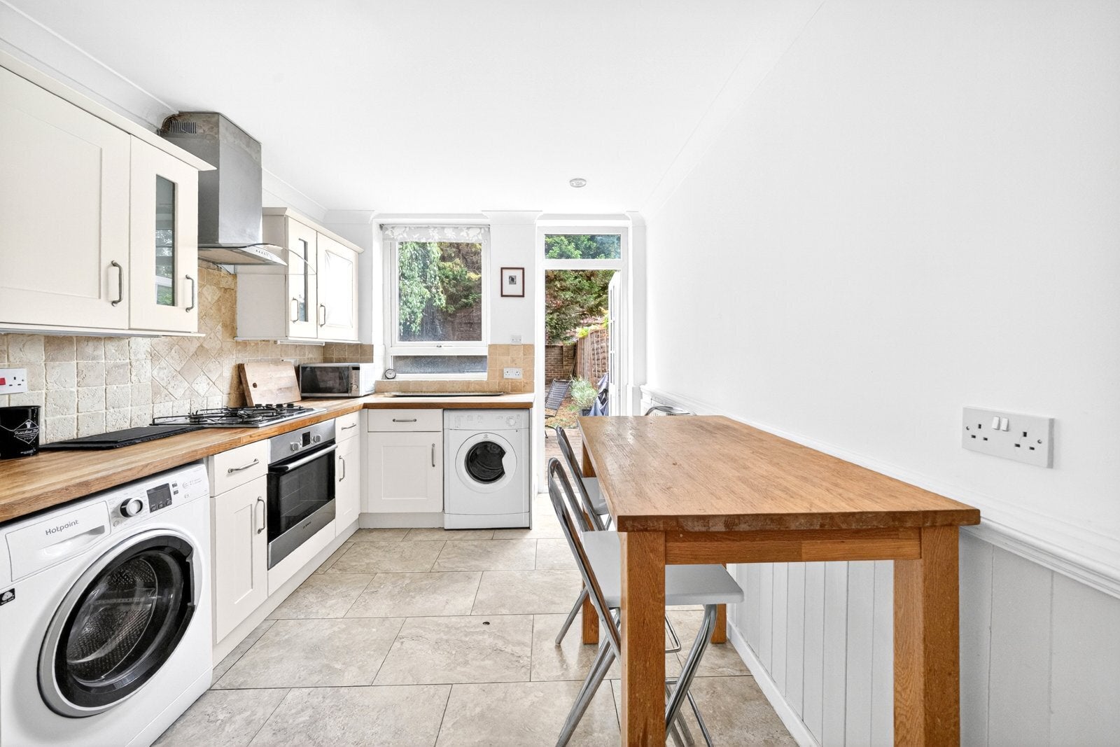 Flat Reverdy Road in Greater London