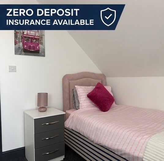 Room Selborne Road in Dudley