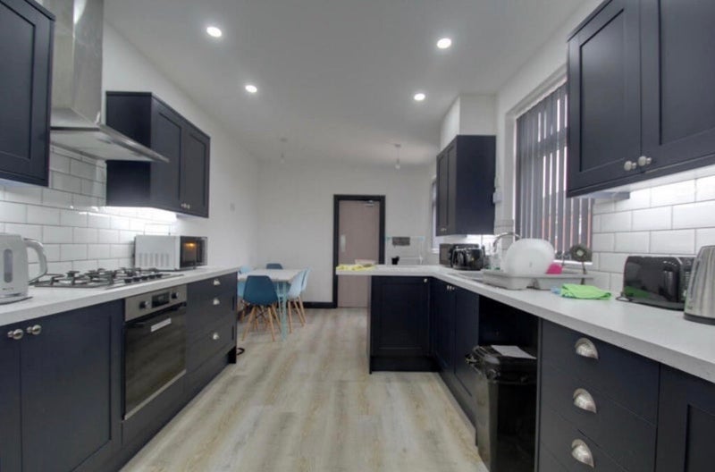 Room Selborne Road in Dudley