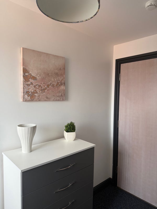 Room Selborne Road in Dudley