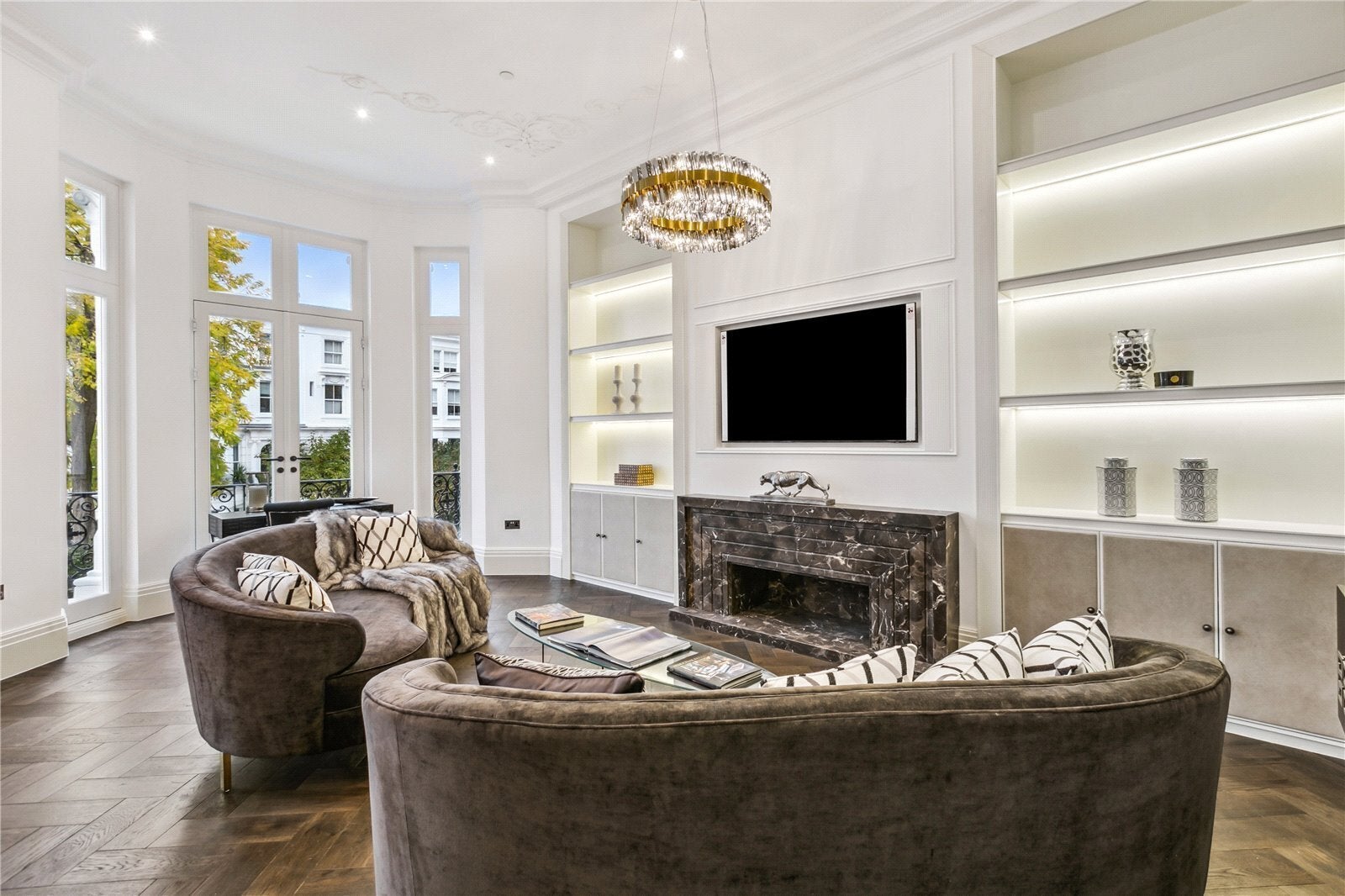 Flat Vicarage Gate in Greater London