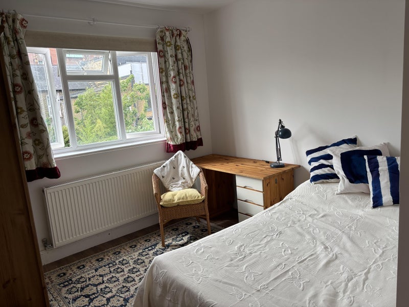 Room Jeddo Road in Greater London